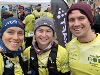 Marlene Reuschel, Frances Lenahan and Tobias Klein before the Spalter Hügelland Trailrun 2024